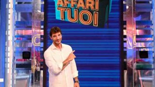 Affari tuoi sotto accusa cosa succede al programma di stefano de martino