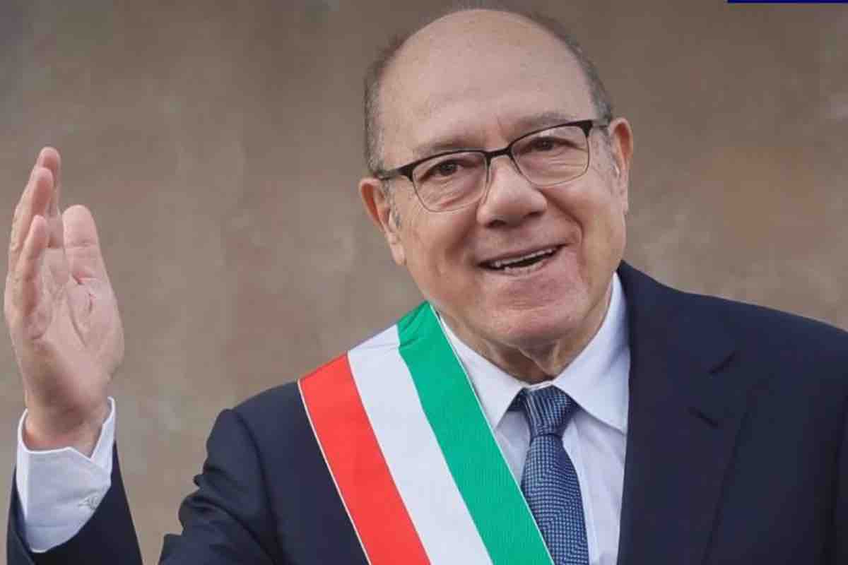 Carlo verdione festeggia il compleanno come sindaco di roma un simbolo del cinema e della tv Carlo verdione festeggia il compleanno come sindaco di roma un simbolo del cinema e della tv