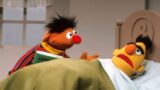 Episodio bandito di sesame street con la strega cattiva più spaventosa