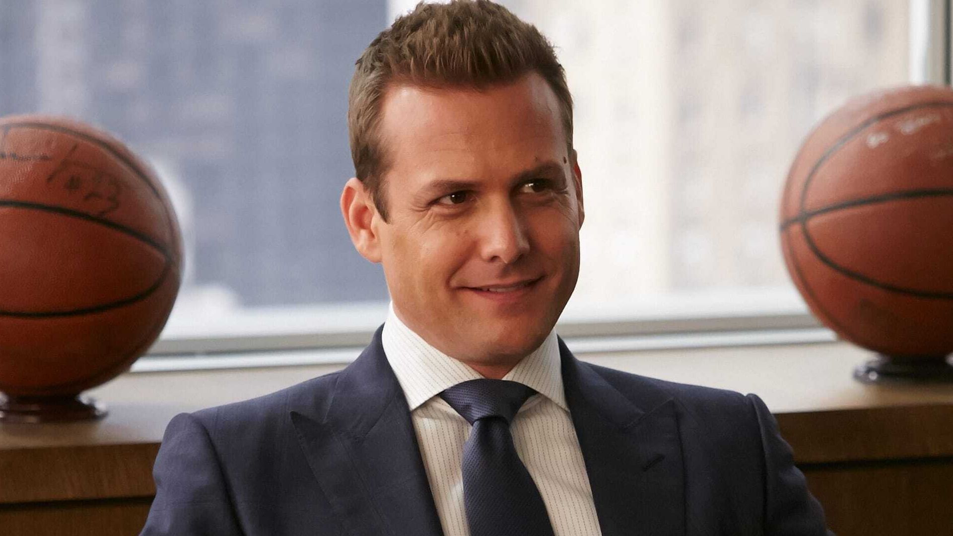 Suits stagione 10 svela il  harvey specter