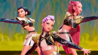 Prestazioni di demon hunters live action kpop alla parata del giorno del ringraziamento di macy’s