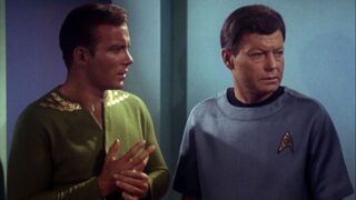 Dr mcoy e il suo atteggiamento insensibile nell episodio di star trek the original series