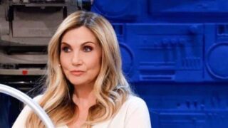 Amici 25 il gesto di lorella cuccarini provoca polemiche e scontro