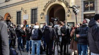 Funerali di ornella vanoni a milano: l’ultimo saluto alla voce iconica in diretta tv
