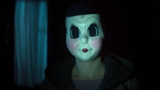 Anticipazioni sul capitolo 3 di the strangers suggeriscono un cambio di pin-up girl