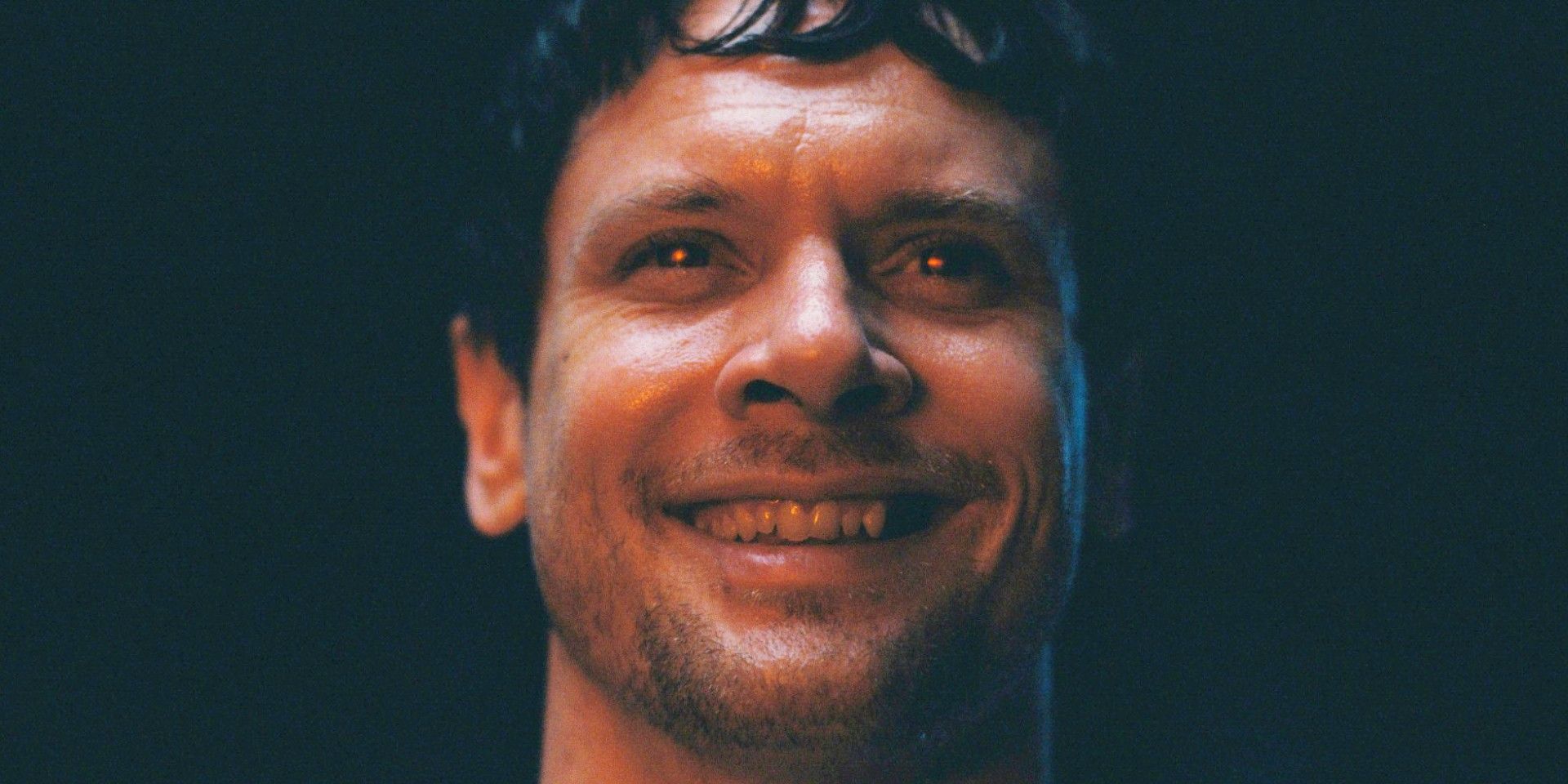 Ryan coogler svela come un film disney abbia ispirato il vampiro irlandese di peccatori Ryan coogler svela come un film disney abbia ispirato il vampiro irlandese di peccatori