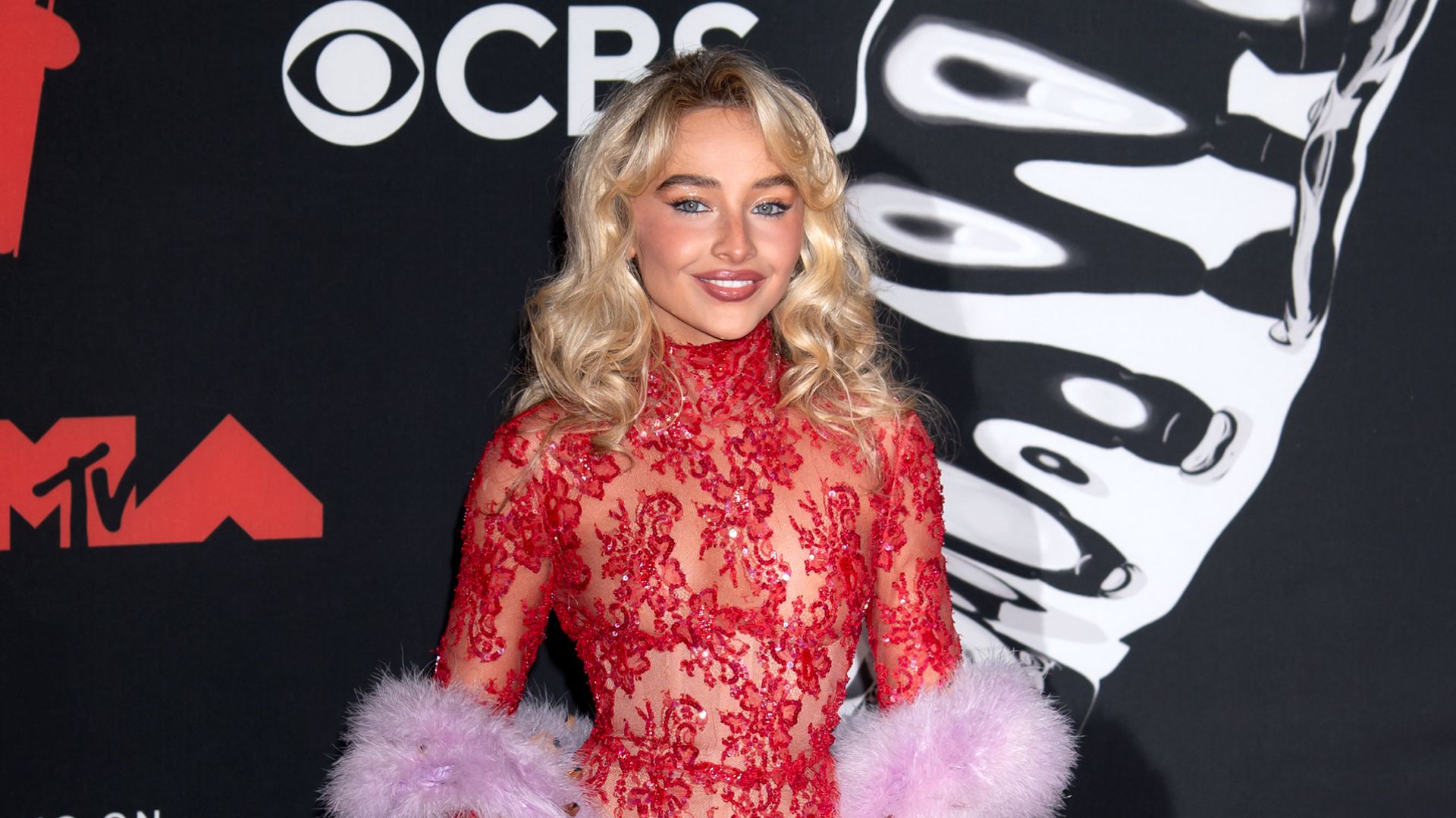 Musical di alice in wonderland di universal sabrina carpenter protagonista