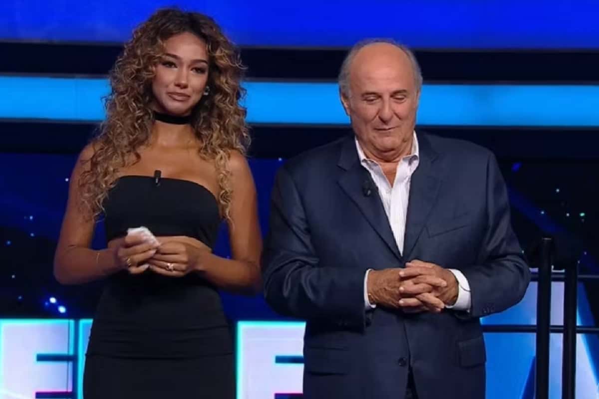 Gerry scotti rivela un messaggio segreto a samira Gerry scotti rivela un messaggio segreto a samira