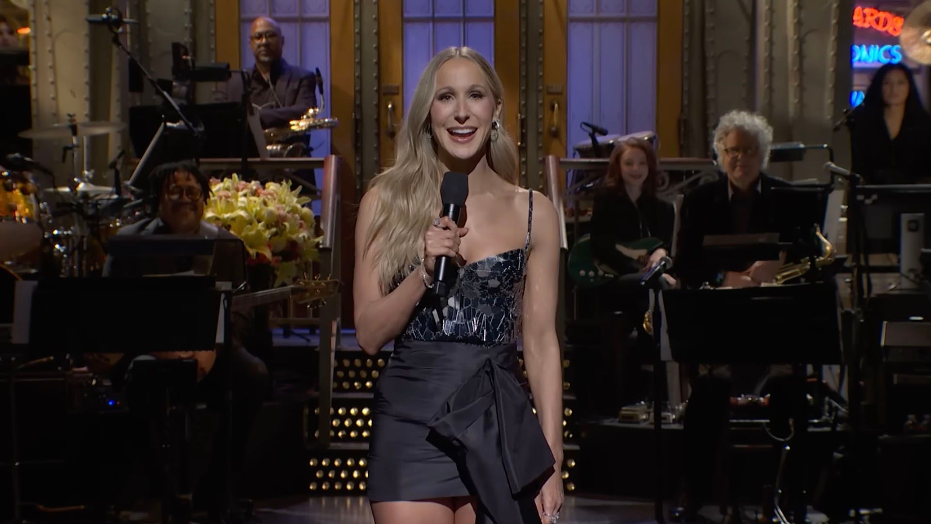 Mordente battuta di nikki glaser su saturday night live che ha infiammato gli spettatori Mordente battuta di nikki glaser su saturday night live che ha infiammato gli spettatori