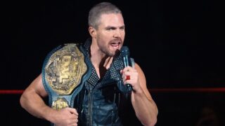 Stephen amell svela i piani per la terza stagione cancellata di heels