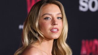 Sydney sweeney diventa power girl per il  universo dc di james gunn