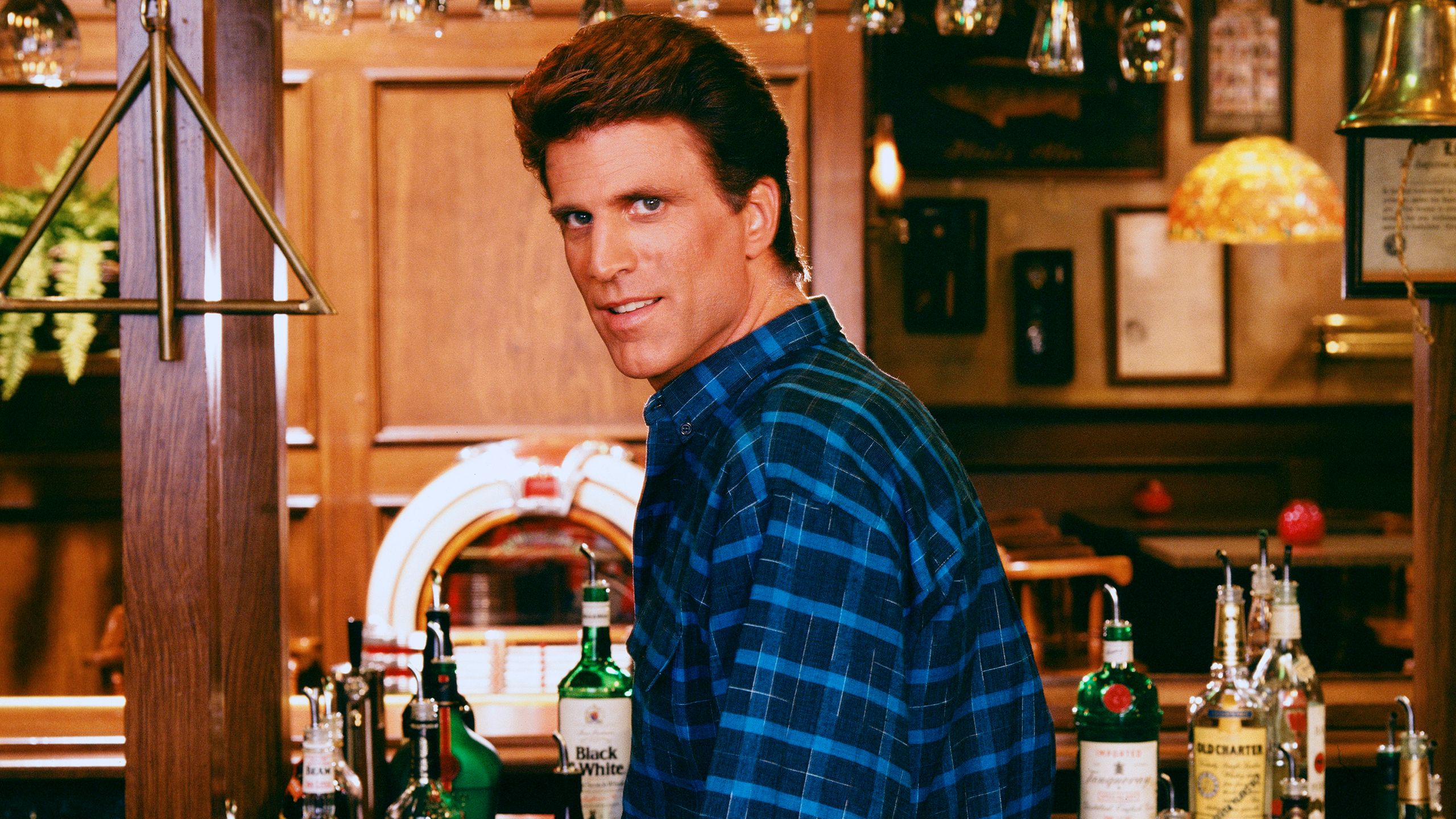 10 attori che hanno recitato con successo in due ruoli iconici in TV