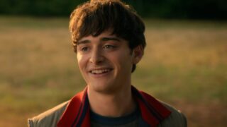Perché il cambio di attrice di holly wheelers in stranger things stagione 5 è una scelta logica