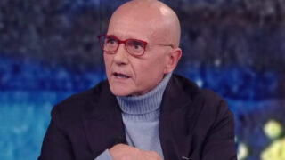 Denuncia di natale: come la vicenda aumenta i guai per Alfonso Signorini
