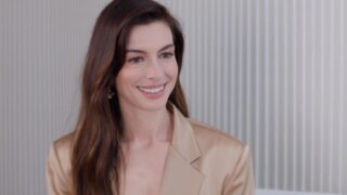 Anne hathaway e bulgari collaborano con save the children per un progetto benefico