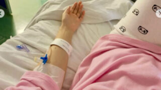 Respiro corto febbre alta e sangue: la conduttrice ricoverata in ospedale 13 giorni