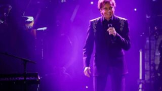 Cantante annuncia tumore e si ferma per un momento di pausa