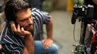 Can Yaman ritorna su canale 5 con il labirinto delle farfalle