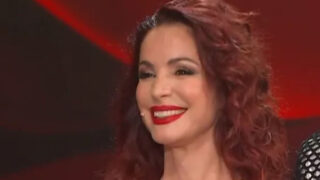 Un bacio appassionato Andrea Delogu si mostra con il  compagno durante la serata