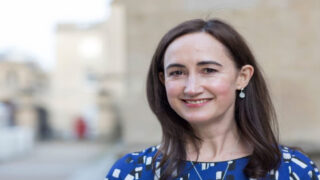 Sophie kinsella scomparsa a 55 anni il mondo piange la famosa scrittrice