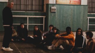 Tutta scena Giorgio Panariello protagonista di l’altro professore su RaiPlay