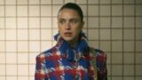 Amore sorprendente di Margaret Qualley nel  cortometraggio di Michel Gondry per Chanel