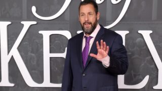 The chanukah song di adam sandler compie 30 anni: un classico senza tempo delle festività