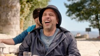 Checco zalone sorprende con video speciale prima di buen camino