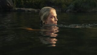 Netflix apex immagini prima del rilascio data e trama con charlize theron inseguita da un serial killer