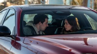 Josh o’connor ed emily blunt insieme in un incontro segreto durante il giorno di divulgazione di steven spielberg