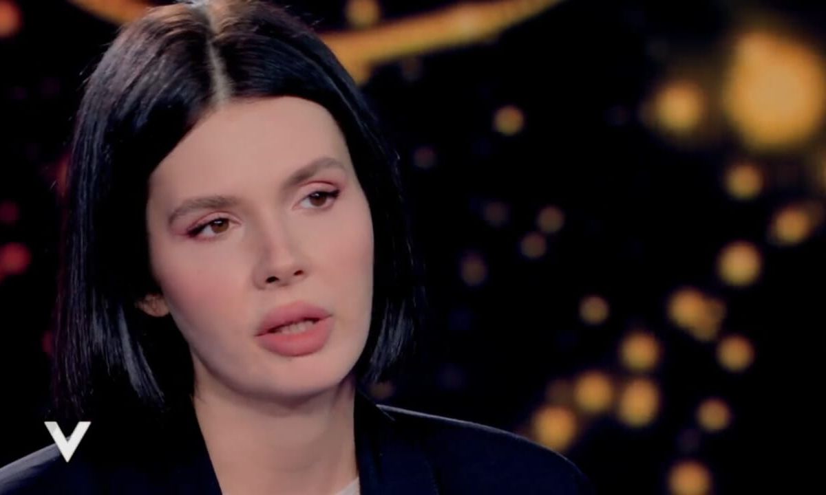 Evelina Sgarbi denuncia circonvenzione e maltrattamenti da parte della compagna del padre e della zia