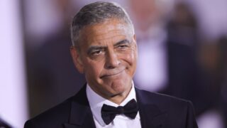 George clooney decide di smettere di baciare donne nei film scopri il motivo