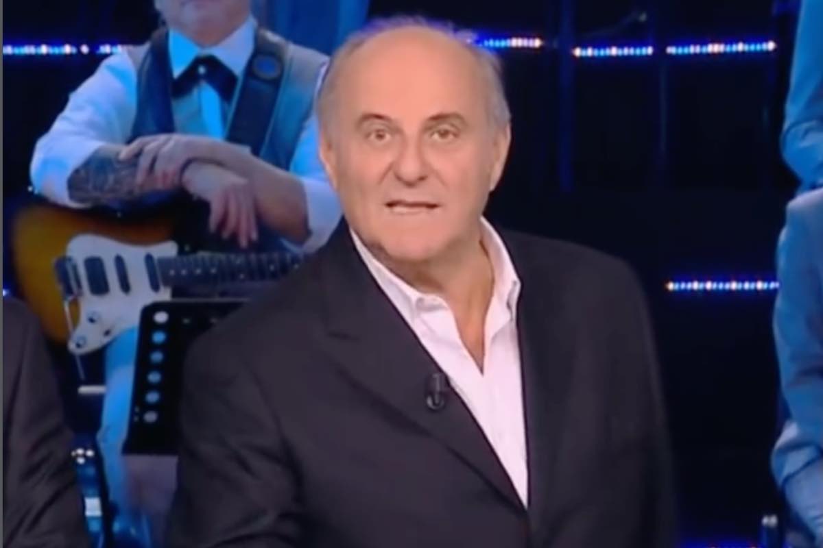 Gerry scotti critica la rai sui social con il like di de martino foto Gerry scotti critica la rai sui social con il like di de martino foto