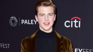 Sheldon viene ricordato per la prima volta nel matrimonio di georgie e mandy