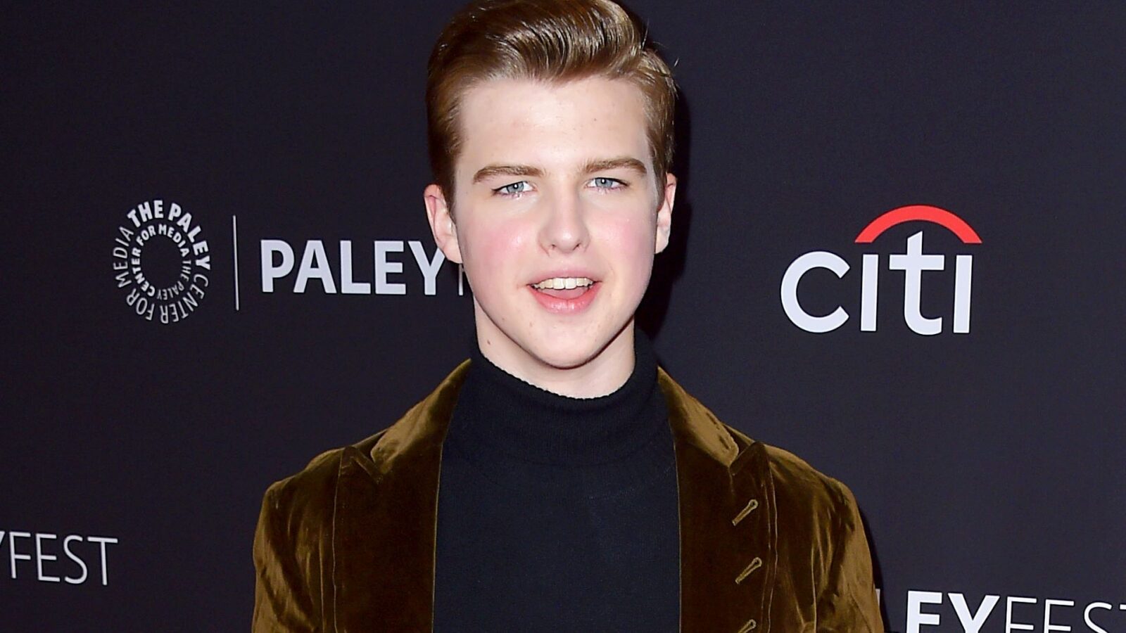 Sheldon viene ricordato per la prima volta nel matrimonio di georgie e mandy Sheldon viene ricordato per la prima volta nel matrimonio di georgie e mandy