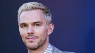 Nicholas hoult torna con il creatore di una commedia di successo per una nuova serie su disney