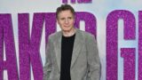 Liam neeson spiega la sua posizione sui vaccini dopo il documentario controverso