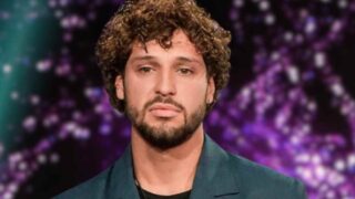 Grande fratello il gesto di mattia fuori dalla casa provoca polemiche e accuse