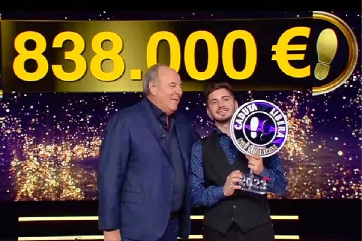 cosa fa oggi nicol242 scalfi il campione di caduta libera da Jumptheshark.it cosa fa oggi nicol242 scalfi il campione di caduta libera