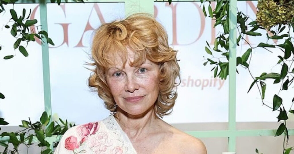 Nuovo look per l attrice famosa si mostra in pubblico spontanea e autentica