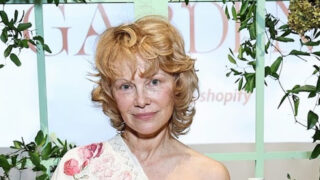 Nuovo look per l attrice famosa si mostra in pubblico spontanea e autentica