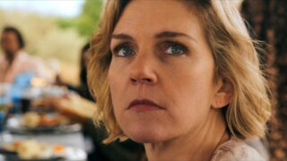 Pluribus season 1 finale: tradimento sconvolgente e l’incontro emozionante tra carol e manousos