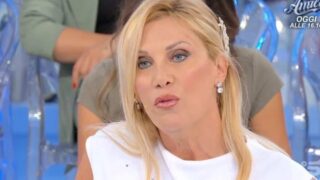 Uomini e donne Sabrina in lacrime lascia lo studio: cosa è successo alla dama