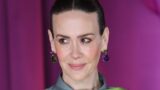 Sarah Paulson sorprendente nel ruolo di serial killer in immagini di monster stagione 4