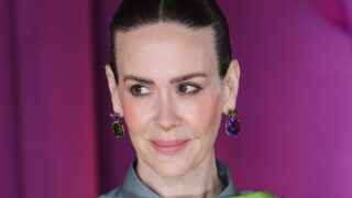 Sarah Paulson sorprendente nel ruolo di serial killer in immagini di monster stagione 4