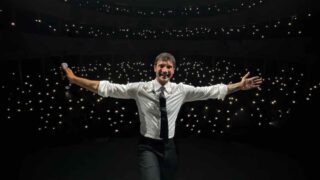 Stefano De Martino porta il varietà in digitale con il  spettacolo teatrale della Rai