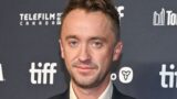 Tom felton e il suo  film comico d’epoca conquista il pubblico con ottimi voti rotton tomatoes