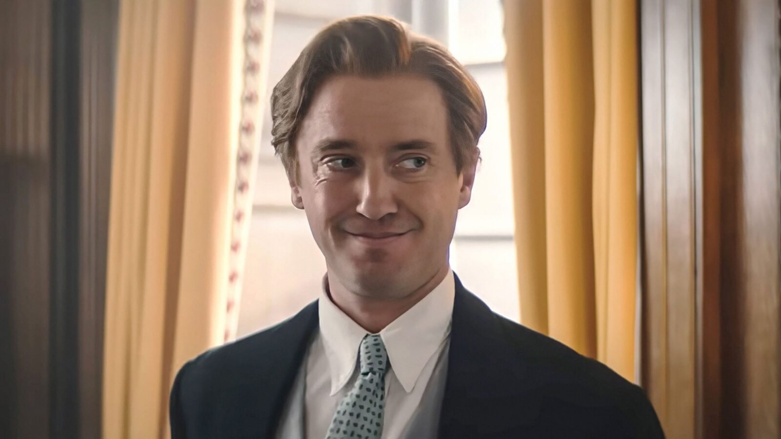 Tom felton e il cast di fackham hall: la commedia parodia che divertirà