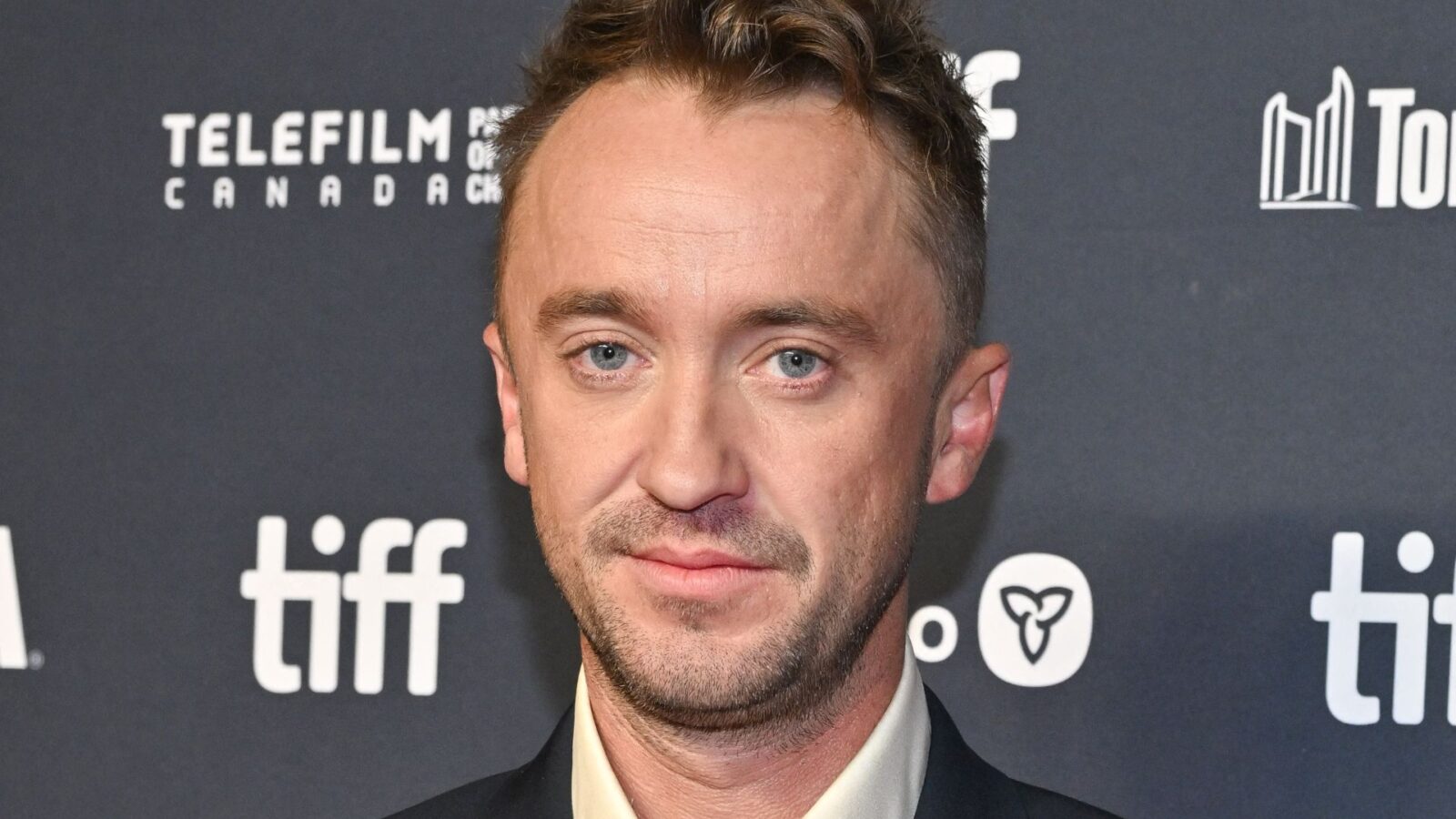 Tom felton e il suo  film comico d’epoca conquista il pubblico con ottimi voti rotton tomatoes