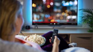Influenza delle serie tv e dei programmi di successo sui comportamenti di consumo